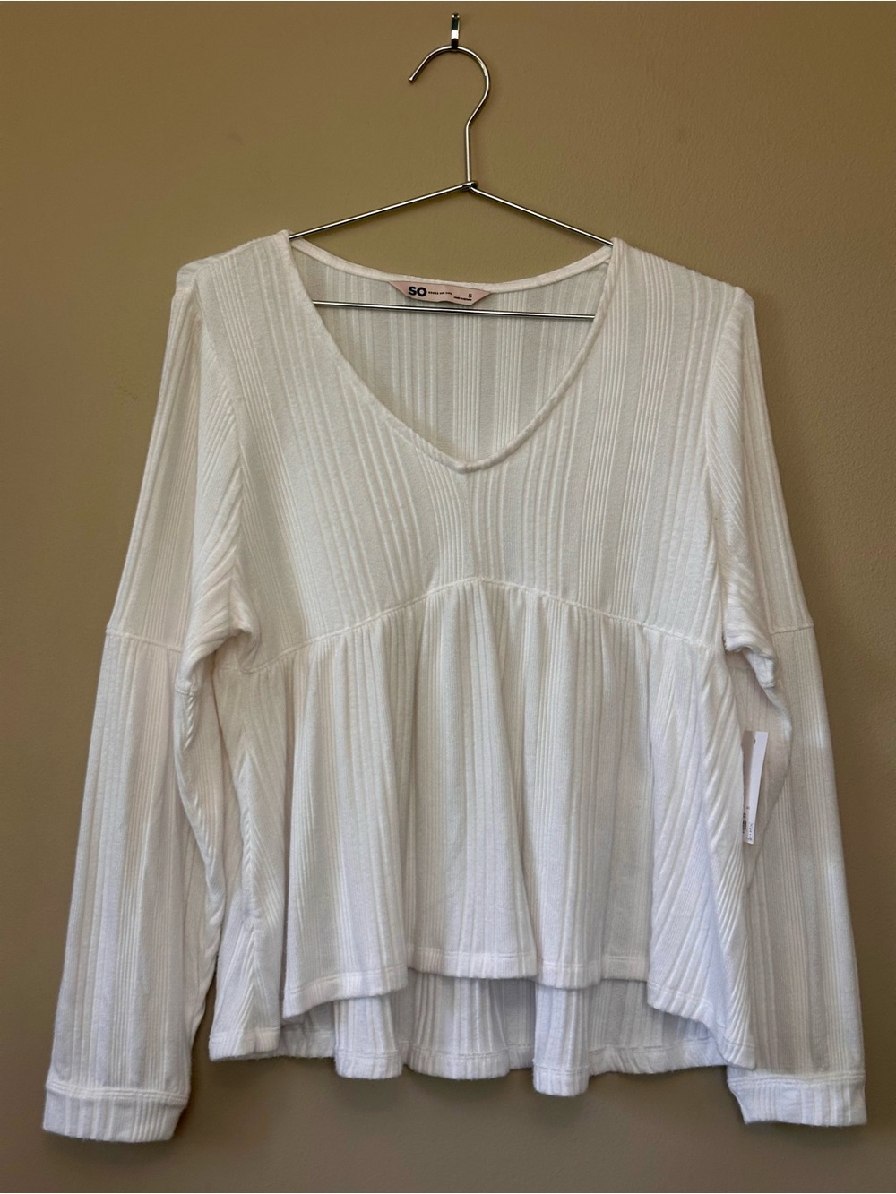 Kohl’s SO White Ribbed V‑Neck Peplum Top NWT